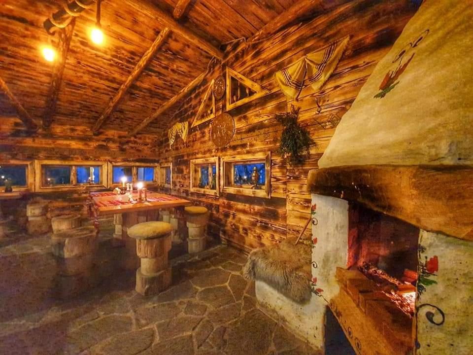 Hotel Valea Celor Doisprezece à Piriu Dobreni Extérieur photo