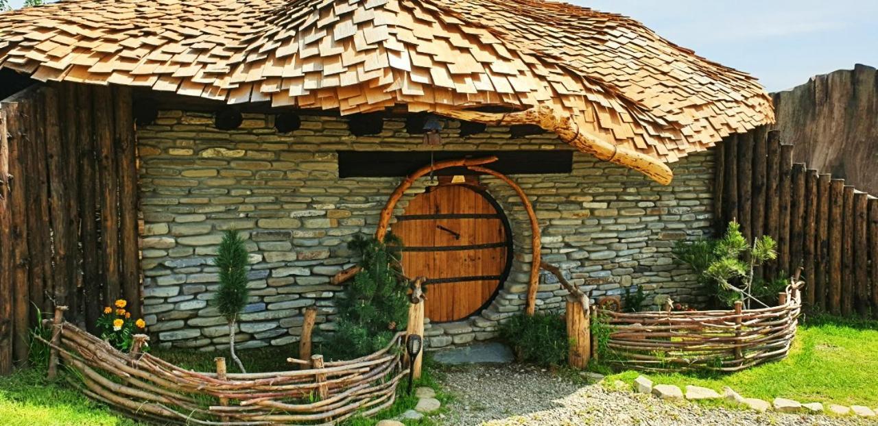 Hotel Valea Celor Doisprezece à Piriu Dobreni Extérieur photo